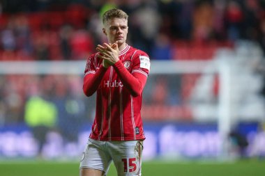 Bristol City 'den Tommy Conway, Bristol City' nin Bristol Gate, Bristol, İngiltere 'de oynanan dördüncü tur karşılaşması sonrasında ev sahibi taraftarları alkışlıyor.
