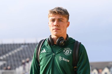 Manchester United takımından Rasmus Hjlund, 28 Ocak 2024 'te Birleşik Krallık' ın Rodney Parade kentinde oynanan dördüncü tur müsabaka Newport County - Manchester United karşılaşması öncesinde geldi.
