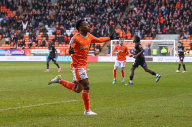 Blackpool 'dan Karamoko Dembl, 27 Ocak 2024' te Bloomfield Road, Blackpool 'da oynanan Blackpool - Charlton Atletizm maçında 1-0 berabere kalma hedefini kutluyor.