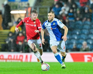 Blackburn Rovers 'dan Sondre Tronstad, Birleşik Krallık' ın Blackburn kentinde düzenlenen dördüncü tur Blackburn Rovers - Wrexham maçında topla ilerliyor.