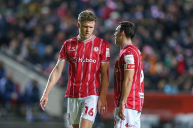 Bristol City 'den Rob Dickie ve Bristol City' den Matthew James, 26 Ocak 202 tarihinde Bristol City, Bristol, İngiltere 'deki Nottingham Ormanı' na karşı oynanan 4.
