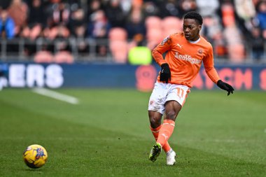 Blackpool takımından Karamoko Dembl, 21 Ocak 2024 'te Bloomfield Road, Blackpool' da oynanan Blackpool-Charlton maçında pas verdi.