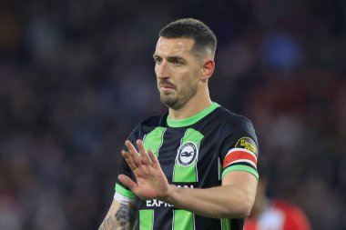 Brighton & Hove Albion takımından Lewis Dunk, Birleşik Krallık 'ın Sheffield Lane şehrinde oynanan dördüncü tur karşılaşmasında Sheffield United ve Hove Albion' a karşı oynamıştır.