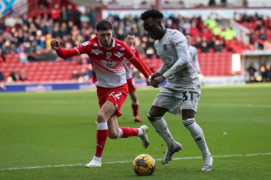 Exeter City 'den Vincent Harper topu tutuyor. 27 Ocak 202' de İngiltere 'nin Oakwell kentinde oynanan Sky Bet 1 maçında Barnsley, Exeter City maçında Corey O' Keeffe 'e baskı yapıyor.