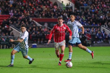 Bristol City 'den Cameron Pring, Birleşik Krallık' ın Bristol şehrinde oynanan dördüncü tur Bristol City - Nottingham Ormanı karşılaşmasında topla birlikte ilerliyor.