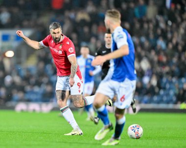 Wrexham 'dan Ollie Palmer, Birleşik Krallık' ın Blackburn kentinde oynanan dördüncü tur Blackburn Rovers - Wrexham maçında pas verdi.