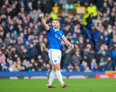 Everton 'dan James Tarkowski, 27 Ocak 202 tarihinde İngiltere' nin Liverpool kenti Goodison Park 'ta oynanan 4.