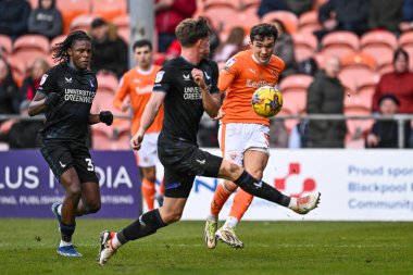 Blackpool takımından Kyle Joseph, 21 Ocak 202 'de Bloomfield Road, Blackpool' da oynanan Blackpool - Charlton Athletic maçında topa vuruyor.