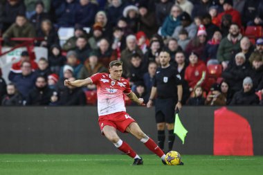 Barnsley 'den Jack Shepherd, 27 Ocak 202' de İngiltere 'nin Oakwell kentinde oynanan Sky Bet 1 karşılaşmasında topu geçti.
