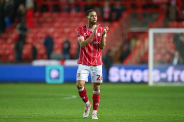 Bristol City 'den Zak Vyner, Bristol, Bristol, İngiltere' deki Ashton Gate, Bristol 'da oynanan dördüncü tur Bristol City-Nottingham maçı sonrasında ev sahibi taraftarları alkışlıyor.