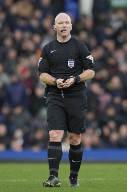 Hakem Simon Hooper, Birleşik Krallık 'ın Liverpool eyaletinin Goodison Park kentinde oynanan dördüncü tur maçında Everton, Luton Town' a karşı.