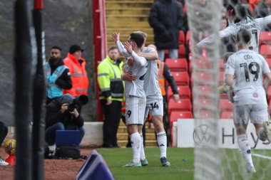 Exeter City 'den Jack Aitchison, 27 Ocak 202' de Oakwell, Barnsley, İngiltere 'de oynanan Sky Bet Lig 1 karşılaşmasında 0-1 kazanma hedefini kutluyor.