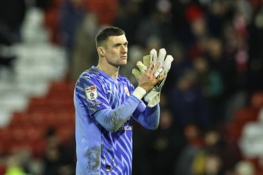 Barnsley 'den Liam Roberts 27 Ocak 202' de İngiltere 'nin Oakwell kentinde oynanan Sky Bet 1 karşılaşmasında taraftarları alkışlıyor.