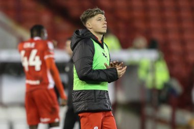 Barnsley 'li Aiden Marsh, 27 Ocak 202' de İngiltere 'nin Oakwell kentinde oynanan Sky Bet 1 maçında Barnsley - Exeter City maçında kaybedince ev sahibi taraftarları alkışlıyor.