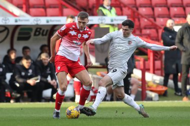 Barnsley 'li Jack Shepherd, 27 Ocak 202' de Oakwell, Barnsley, İngiltere 'de oynanan Sky Bet 1 karşılaşmasında Exeter City' den Jack Aitchison 'a karşı.