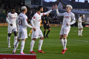 Manchester United takımından Bruno Fernandes, 28 Ocak 202 'de İngiltere' nin Newport kentinde oynanan ve Manchester United 'a karşı oynanan dördüncü tur karşılaşmasında 0-1' lik galibiyet golünü kutluyor.