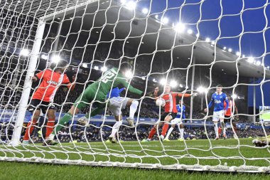 Luton Town 'dan Carlton Morris, 27 Ocak 202' de İngiltere 'nin Liverpool kentinde Goodison Park' ta oynanan dördüncü tur Emirlik FA Kupası karşılaşmasında 1-2 'lik galibiyet golü için Luton Town' a karşı Cauley Woodrow 'u kurma yarışını kazandı.