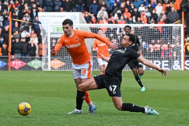 Blackpool 'dan Albie Morgan, 27 Ocak 202' de Bloomfield Road, Blackpool 'da oynanan Sky Bet 1 karşılaşmasında Charlton Atletizm takımından Rarmani Edmonds-Green' e faul yaptı.