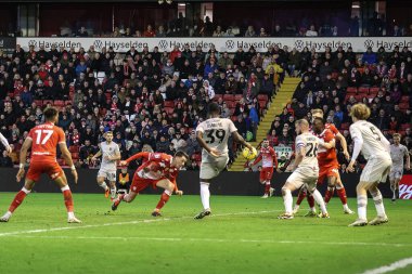 Barnsley 'li Mal de Gevigney, 27 Ocak 2024 tarihinde İngiltere' nin Oakwell kentinde oynanan Sky Bet 1 maçında 1-2 berabere kaldı.