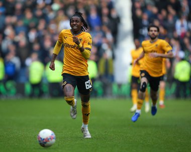 Wolverhampton Wanderers takımından Tawanda Chirewa, 28 Ocak 202 'de Birleşik Krallık' ın başkenti West Bromwich 'te oynanan dördüncü tur karşılaşmasında topu kovalıyor.