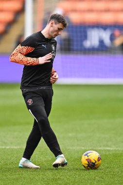 Blackpool 'lu Matty Virtue, Sky Bet Ligi 1 karşılaşması öncesinde Bloomfield Road, Blackpool, Birleşik Krallık' ta oynanan Blackpool-Charlton maçında ısındı.