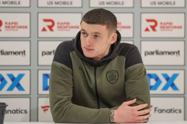 Barnsley 'den Liam Roberts 27 Ocak 202' de İngiltere 'nin Oakwell kentinde oynanan Sky Bet 1 maçı sırasında basın toplantısında konuşma yaptı.