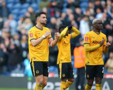 Wolverhampton Wanderers takımından Max Kilman, 28 Ocak 202 'de Birleşik Krallık' ın başkenti West Bromwich 'te oynanan dördüncü tur müsabaka Batı Bromwich Albion-Wolverhampton Wanderers karşılaşmasında tam zamanlı sonucu kutluyor.