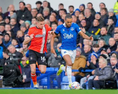 Luton Town 'dan Reece Burke ve Everton' dan Dominic Calvert-Lewin, 27 Ocak 202 tarihinde Goodison Park, Liverpool 'da oynanan 4.