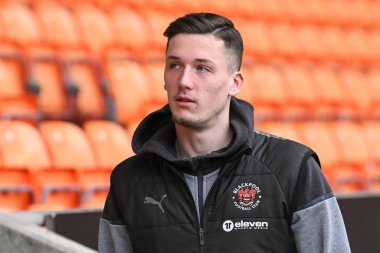 Blackpool 'dan Oliver Casey, 27 Ocak 202' de Bloomfield Road, Blackpool 'da oynanan Blackpool - Charlton Athletic maçının önünde geldi.