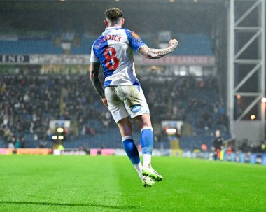Blackburn Rovers 'dan Sammie Szmodics, 21 Ocak 202' de Ewood Park, Blackburn, Birleşik Krallık 'ta oynanan 4. Round karşılaşmasında Blackburn Rovers - Wrexham maçında Blackburn' ü 3-1 yenme hedefini kutluyor.