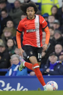 Luton Town takımından Tahith Chong, Birleşik Krallık 'ın Goodison Park kentinde oynanan dördüncü tur karşılaşmasında Everton, Luton Town' a karşı.
