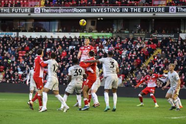 Barnsley 'den Jack Shepherd 27 Ocak 202' de İngiltere 'nin Oakwell kentinde oynanan Sky Bet 1 karşılaşmasında kaleye doğru ilerliyor.