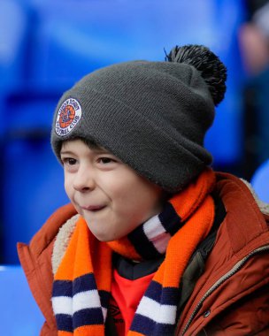 Genç Luton Town taraftarı, 27 Ocak 202 tarihinde İngiltere 'nin Liverpool kenti Goodison Park' ta oynanan Emirates FA Cup 4. Raund karşılaşmasında ısınma maçını izliyor.