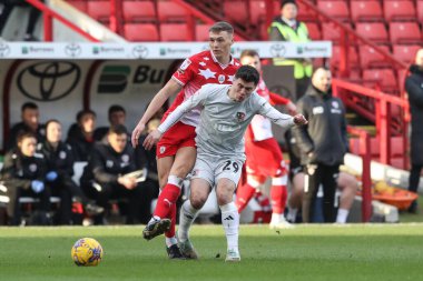 Barnsley 'li Jack Shepherd, 27 Ocak 202' de Oakwell, Barnsley, İngiltere 'de oynanan Sky Bet 1 karşılaşmasında Exeter City' den Jack Aitchison 'a karşı.