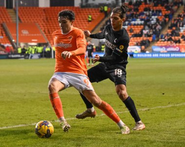 Blackpool 'dan Kyle Joseph, 21 Ocak 202' de Bloomfield Road, Blackpool 'da oynanan Blackpool - Charlton Atletizm maçında topa vuruyor.