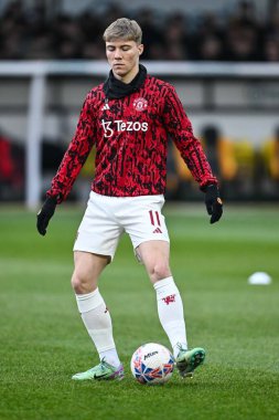 Manchester United takımından Rasmus Hjlund, 28 Ocak 2024 'te Birleşik Krallık' ın Newport kentinde oynanan dördüncü tur müsabakasında, Emirates FA Cup 'ın dördüncü turu öncesinde oynanan ısınma maçında