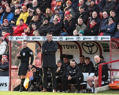 Neill Collins Barnsley 'in baş antrenörü 27 Ocak 202' de İngiltere 'nin Oakwell kentinde oynanan Sky Bet 1 maçında Barnsley' e karşı Exeter City maçına bakıyor.