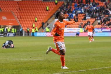 Blackpool 'dan Karamoko Dembl, 27 Ocak 2024' te Bloomfield Road, Blackpool 'da oynanan Blackpool - Charlton Atletizm maçında 1-0 berabere kalma hedefini kutluyor.