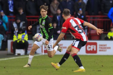 Brighton & Hove Albion takımından Jack Hinshelwood, Birleşik Krallık 'ın başkenti Sheffield Lane' de oynanan dördüncü tur müsabaka Sheffield United - Brighton ve Hove Albion maçında sahada.