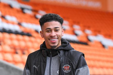 Blackpool 'dan Jordan Lawrence-Gabriel, 27 Ocak 202' de Bloomfield Road, Blackpool 'da oynanan Blackpool - Charlton Athletic maçında Sky Bet 1' in önünde geldi.
