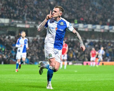 Blackburn Rovers 'dan Sammie Szmodics, 21 Ocak 202' de Ewood Park, Blackburn, Birleşik Krallık 'ta oynanan 4. Round karşılaşmasında Blackburn Rovers - Wrexham maçında Blackburn' ü 3-1 yenme hedefini kutluyor.