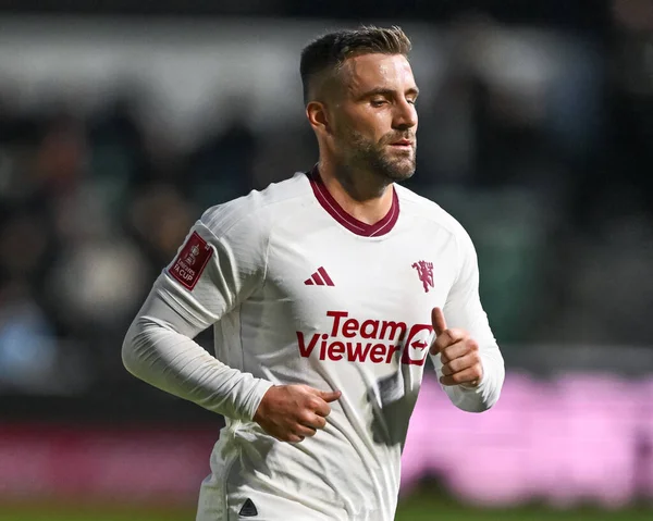 Manchester United takımından Luke Shaw, Birleşik Krallık 'ın Newport County takımına karşı oynanan dördüncü tur karşılaşmasında, 28 Ocak 202 tarihinde oynanan