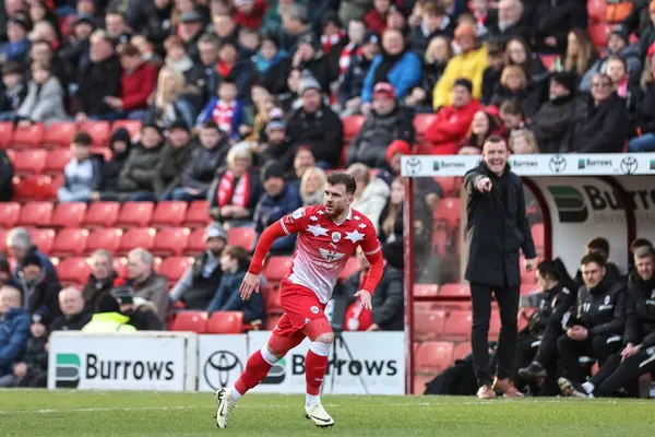 Barnsley 'den Nicky Cadden 27 Ocak 202' de Oakwell, Barnsley, İngiltere 'de oynanan Sky Bet Ligi 1 karşılaşmasında Barnsley ile Exeter City karşı karşıya geldi.