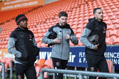 Blackpool 'dan Karamoko Dembl Blackpool' dan James Husband ve Blackpool 'dan Oliver Norburn, 30 Ocak 2024' te Bloomfield Road, Blackpool 'da oynanan Bristol Street Motors Quarter Final karşılaşmasında geldiler.
