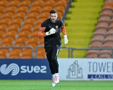Blackpool 'dan Richard O' Donnell, Bristol Street Motors Quarter Final Maçı 'nda Bloomfield Road, Blackpool, Birleşik Krallık, 30 Ocak 202' de Blackpool 'da Bolton Wanderers' a karşı ısınıyor.