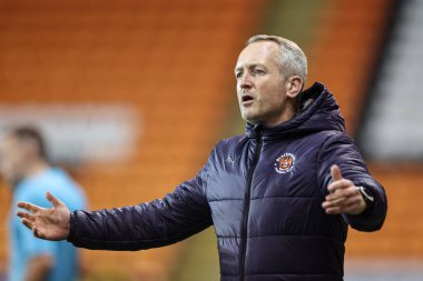 Blackpool 'un baş antrenörü Neil Critchley, 30 Ocak 202' de Bloomfield Road, Blackpool 'da oynanan Blackpool-Bolton Wanderers maçında tepki gösterdi.