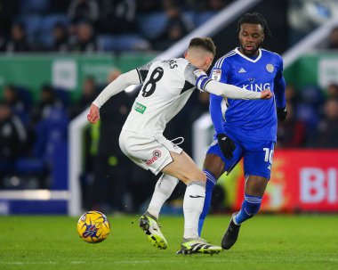 Leicester City 'den Stephy Mavididi 30 Ocak 202' de King Power Stadyumu 'nda Leicester City ile Swansea City arasındaki Sky Bet Şampiyonası maçında topu Swansea City' den Matt Grimes 'e fırlattı.