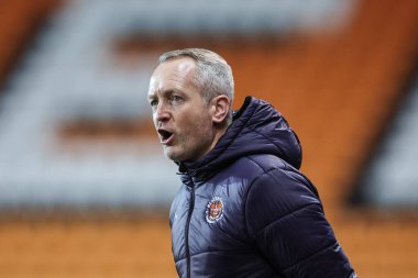 Blackpool 'un baş antrenörü Neil Critchley 30 Ocak 202' de Bloomfield Road, Blackpool 'da oynanan Blackpool-Bolton Wanderers maçında takımına talimat verdi.