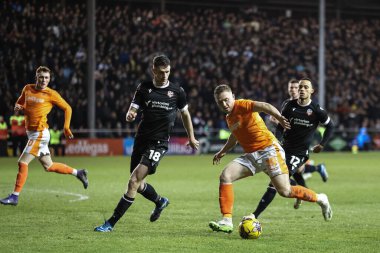 Blackpool 'dan Shayne Lavery, 30 Ocak 202' de Bloomfield Road, Blackpool, İngiltere 'de oynanan Blackpool-Bolton Wanderers maçında Bristol Street Motors' un çeyrek final maçında kalede şut çekti.
