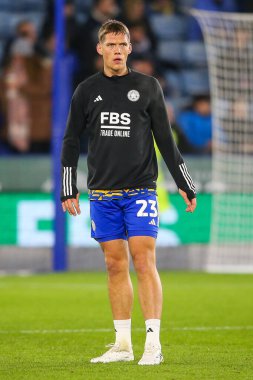 Leicester City 'den Jannik Vestergaard 30 Ocak 202' de King Power Stadyumu 'nda oynanan Sky Bet Şampiyonası maçı öncesinde Leicester City ile Swansea City maçında ısındı.